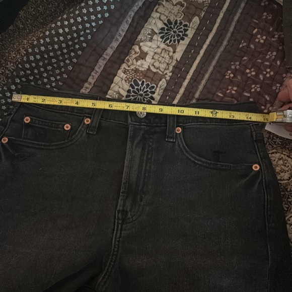 Women GAP 4” high rise shorts NWT black - Picture 5 of 5